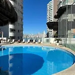 TR1905 - 2 Quartos sendo 1 Suíte, Vista Incrível para Balneário, Piscina, em frente à Big Wheel, Garagem Caminhonete