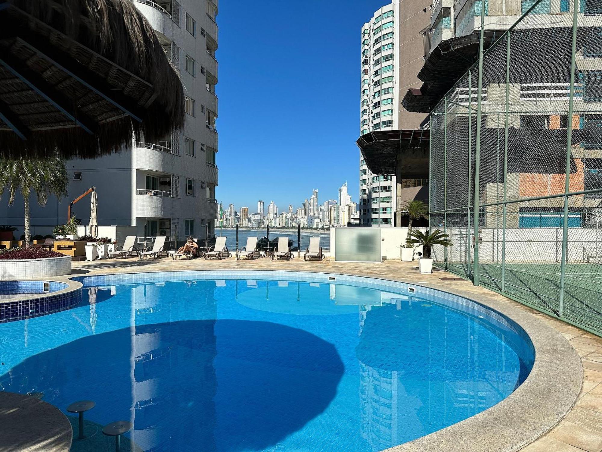 Apartamento Tr1905 - 2 Quartos Sendo 1 Suíte, Vista Incrível Balneário, Piscina, Em Frente à Big Wheel, Garagem Caminhonete *